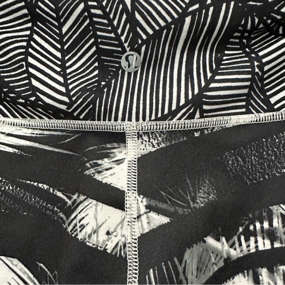 Lululemon Black White Patterned Cropped Leggings Yoga Workout Gym - Picture 3 of 4